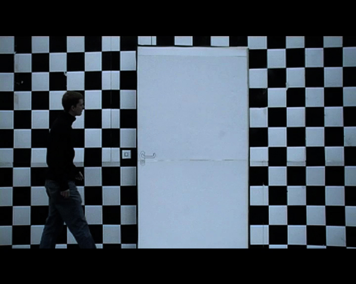 Filmstill «too much shit, too few toilets»